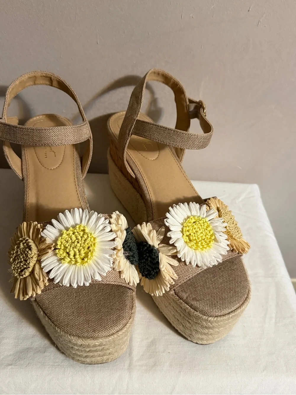 NEW Beige Floral Espadrille Wedge Sandals Size 8